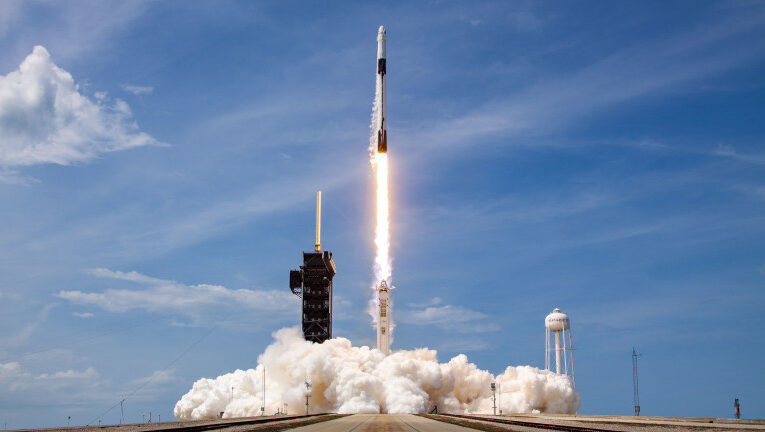 SpaceX изстреля в орбита нова партида спътници