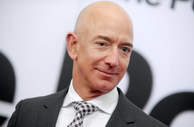 Джеф Безос остава най-богатият в света