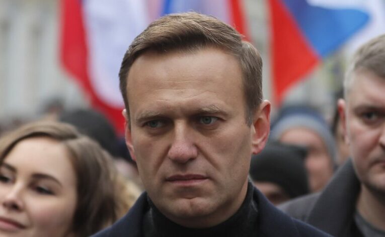 Лекари от Германия прегледаха Навални, искат го в Берлин