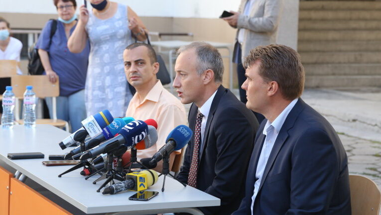 Вълчев: 82% от родителите са „за“ присъствено начало на учебната година