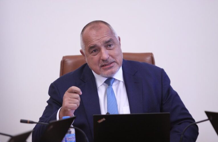 Борисов: Вдигнатият юмрук не е символ на демокрацията