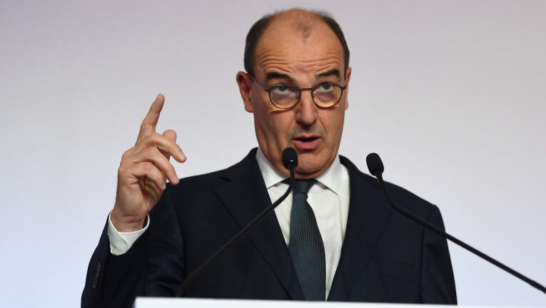 Франция е изправена пред сериозен скок на заразени с коронавирус