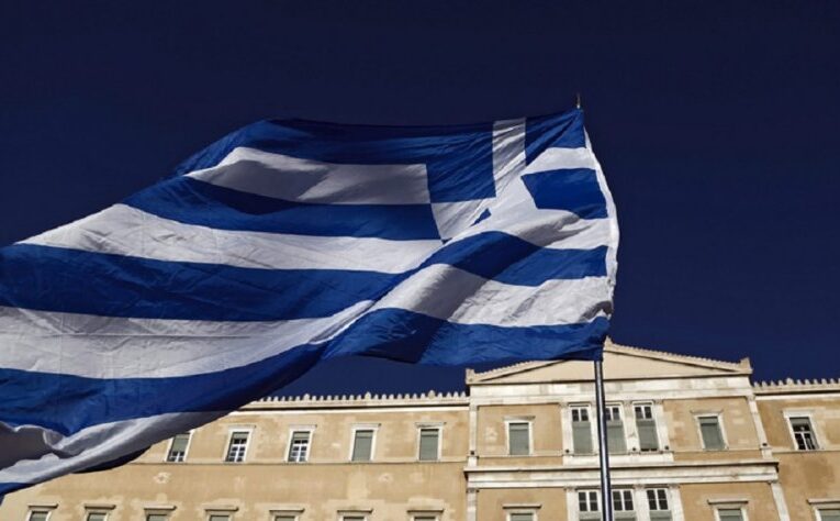 Обмислят повторна пълна блокада в Гърция