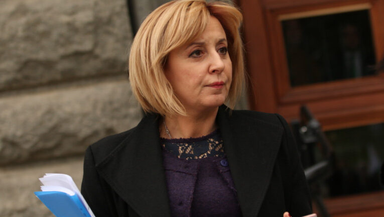 Кой написа речта на Борисов, а Конституцията, пита Мая Манолова