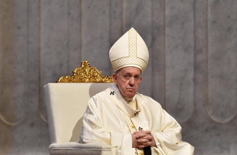 Папата дари €250 000 на Ливан