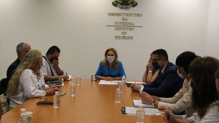 С пилотен проект за около 3 млн. лв. подпомагат екскурзоводите