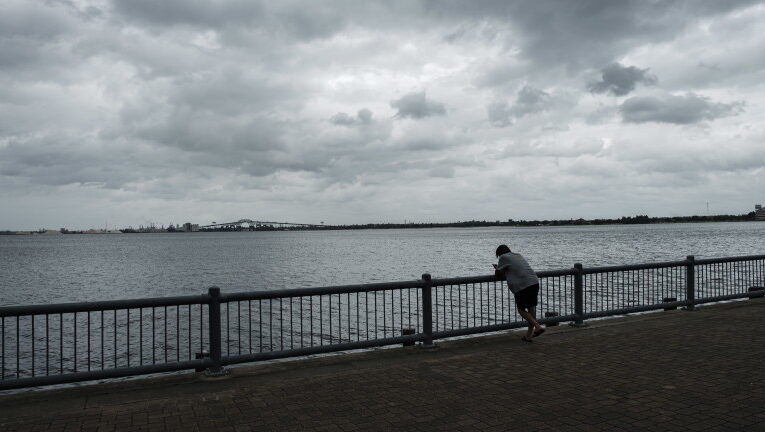 Ураганът „Лора“ връхлетя САЩ с ветрове до 240 км/ч