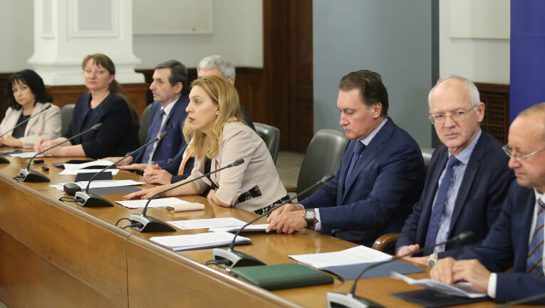 Вдигат минималните обезщетения за безработица