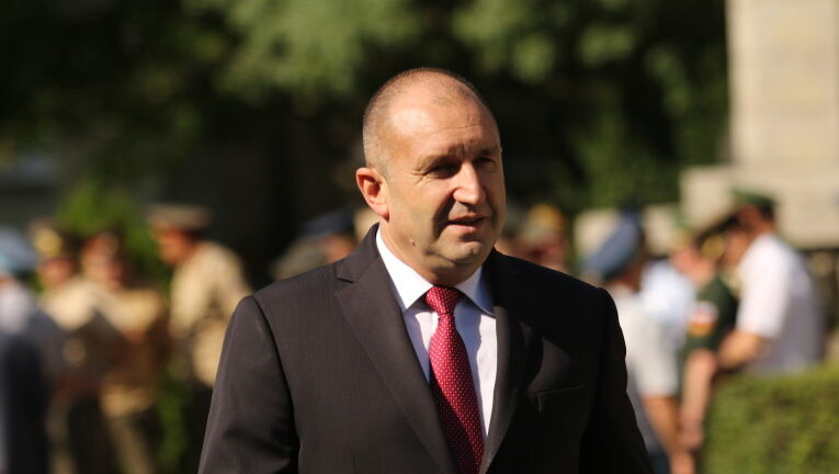 Румен Радев „приключи морално“ управлението на Борисов