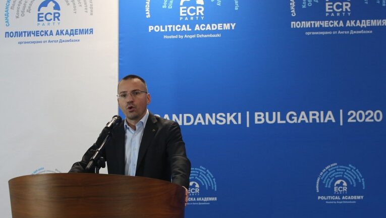 Джамбазки: Никой у нас не забелязва какво се случва в Европа