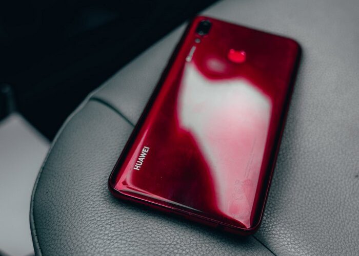 Прогнозират срив в продажбите на Huawei смартфони догодина