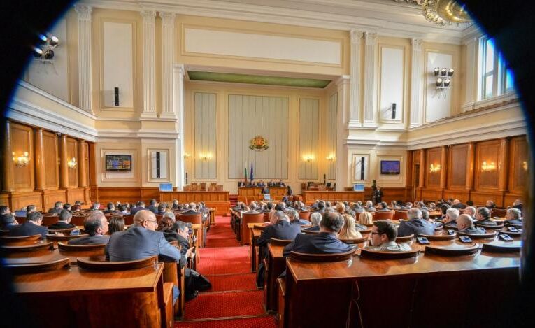 Парламентът ще обсъжда промените в НЗОК и общественото осигуряване