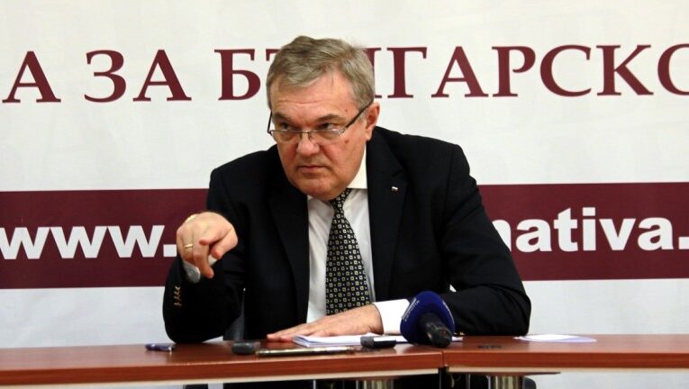 Румен Петков разписа час по час ареста на Борисов и Гешев