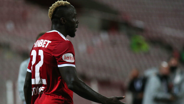 Соу в спор с Калинич за трансфер в Бешикташ