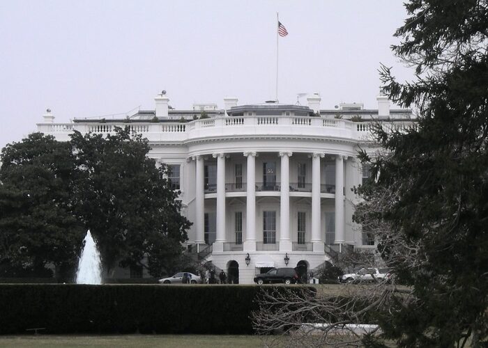 Решено: САЩ блокират TikTok и WeChat от неделя