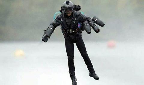 Британски специални части „нападнаха“ кораб с реактивни раници (ВИДЕО)