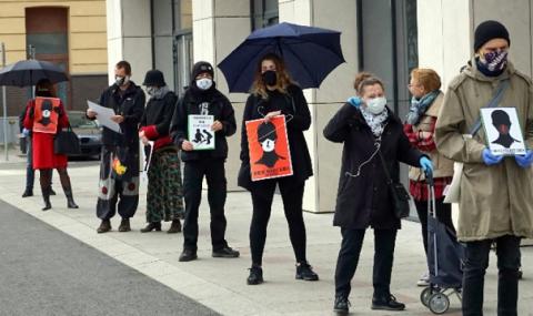 Полша отлага затягането на законодателството за абортите