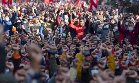 Хиляди на протест в Непал