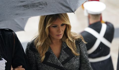 Мелания си стяга багажа