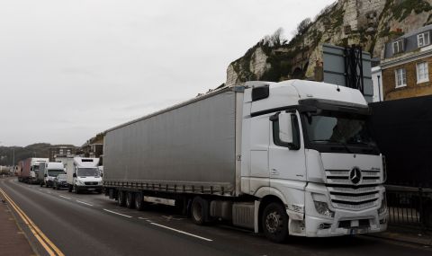 Шофьорите могат да напускат Великобритания с бърз тест