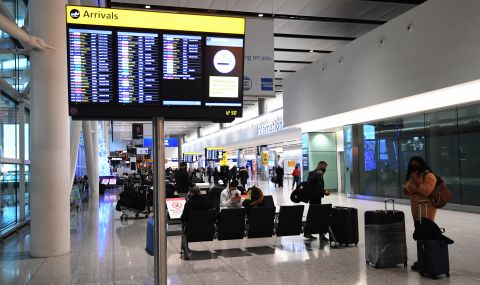 Англия ще изисква отрицателен тест от пристигащите