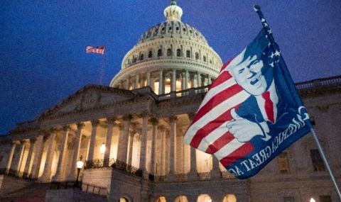 Четири жертви на щурма на Капитолия във Вашингтон