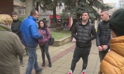 Демонстрация в подкрепа на горския, който преби бракониер