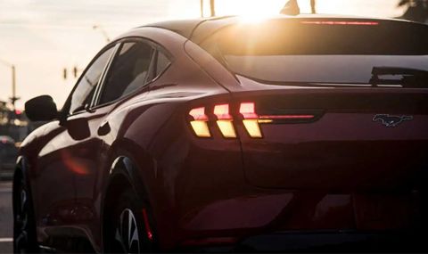 Ford упрекна Tesla за лошото ѝ качество, но веднага след това спря доставките на Mustang Mach E