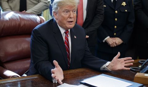 Разнобой! Тръмп отменя ограничения за пътуване, Байдън смята да ги остави