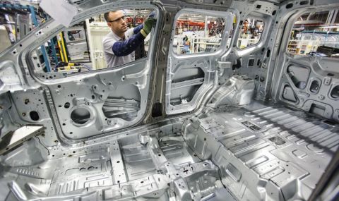 Автопроизводител с инвестиция от над 1 млрд. USD