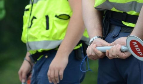 Двама „полицаи“, задигнаха над 100 бона от мъж при проверка