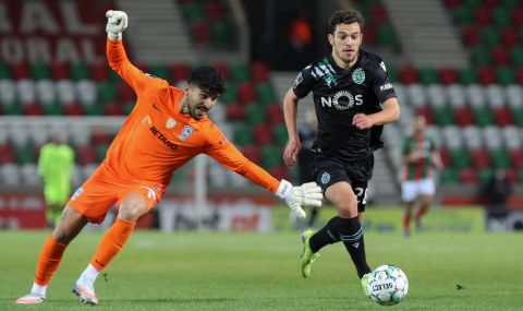 Клоп поиска халф на Спортинг Лисабон в Ливърпул