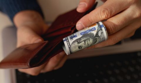 Колко пари има средният американец
