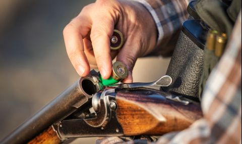 Купон във вилна зона завърши със стрелба, мъж бе ранен