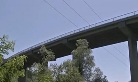 Окончателно: доживотен затвор за бащата, хвърлил 5-годишния си син от мост в Габрово