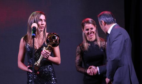 От Наполи окуражават Попадинова след контузията – била е откарана в болница