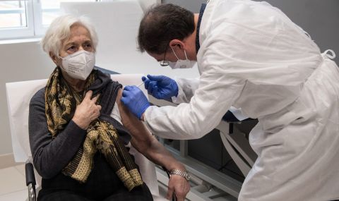 Пациенти, прекарали коронавирус, могат да се заразят с нов щам