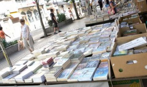Пазарът на книги се връща на площад „Славейков“