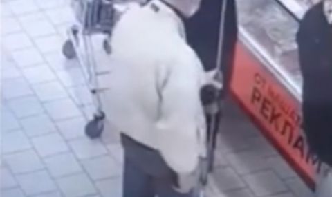 Перверзник от Бургас снима под полите на млади жени в хипермаркет (ВИДЕО)