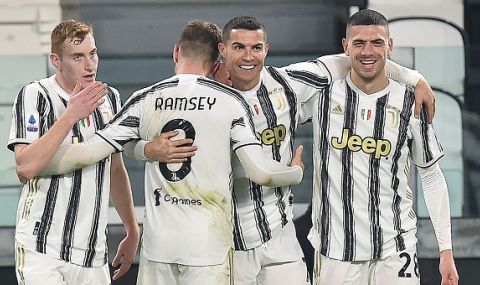 Роналдо се развихри за Ювентус – „бианконерите“ преминаха лесно през Кротоне