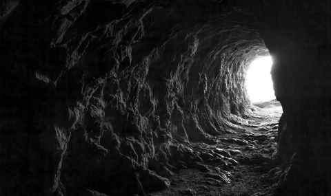 В пещера откриха телата на 13 турци, 12 са били застреляни в главата