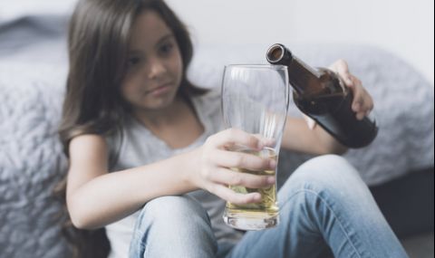 Ученички се напиха по време на онлайн обучение и колабираха