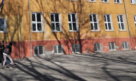 COVID-19: Всеки трети ученик пред екрана