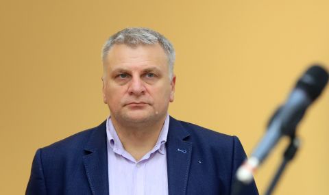 Курумбашев предупреди Радев с Петър Стоянов