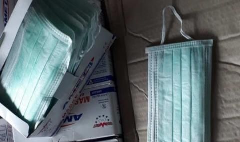 Учителка изгори маска в клас, било експеримент