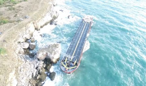 „Вера Су“ е „седнала“ на дъното