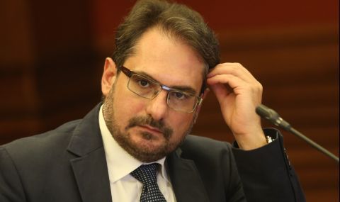 Доц. Даниел Смилов: Петков ще представя България в съвсем друга светлина в сравнение с Борисов