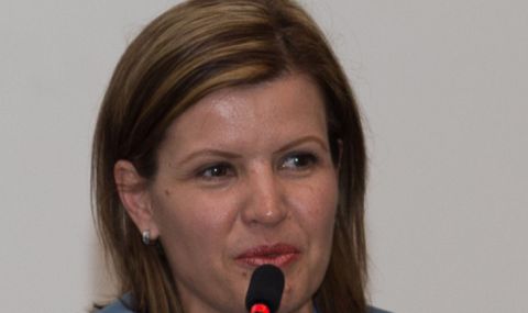 Шефката на общините: Ще се режат парите за ремонти и улично осветление