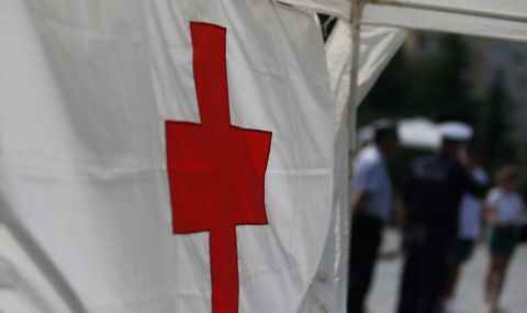 БЧК открива гореща телефонна линия в помощ на бежанците