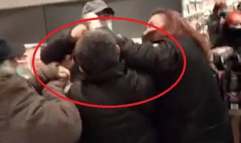 Бой за олио в софийски супермаркет рано сутринта (СНИМКИ)